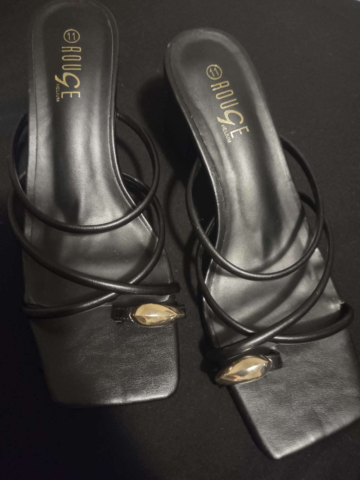 Very Cute Black Sandal