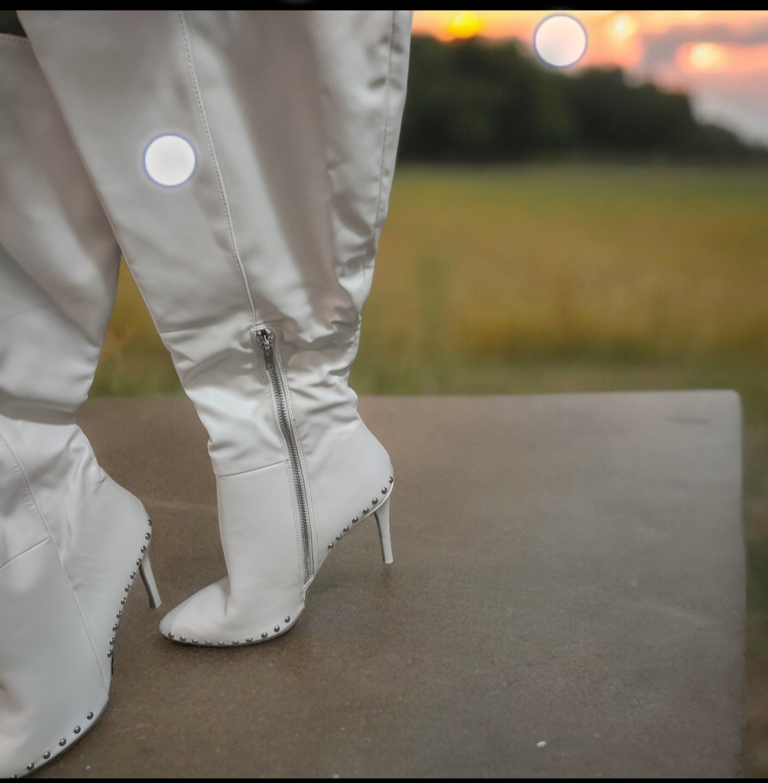 WHITE STUDS BOOTS